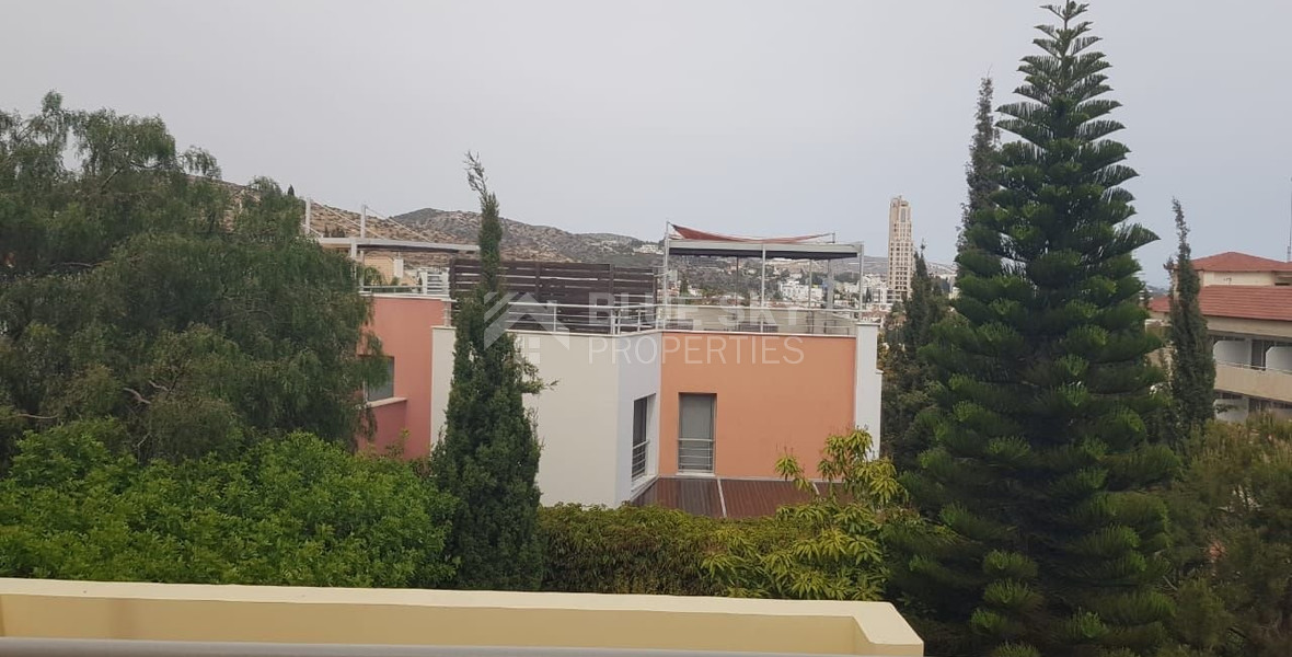 Fully furnished luxury 2 bedroom apartment with private garden for rent in Agios Tychonas