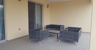 Fully furnished luxury 2 bedroom apartment with private garden for rent in Agios Tychonas