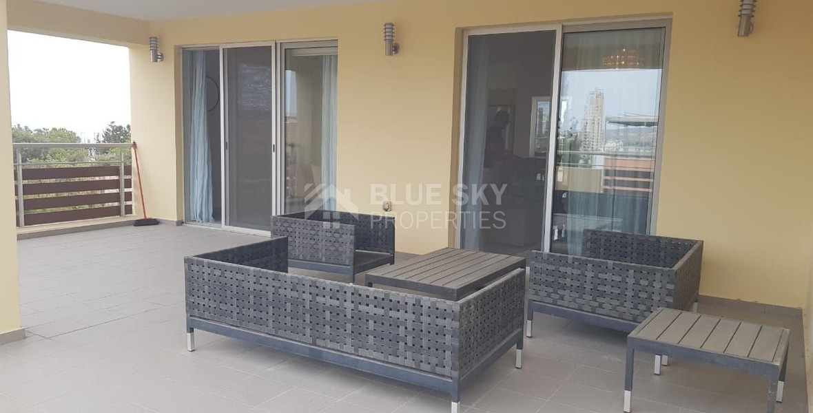 Fully furnished luxury 2 bedroom apartment with private garden for rent in Agios Tychonas