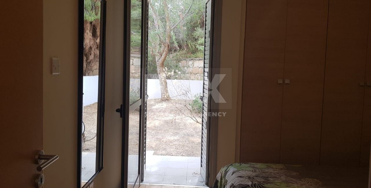 Fully furnished luxury 2 bedroom apartment with private garden for rent in Agios Tychonas