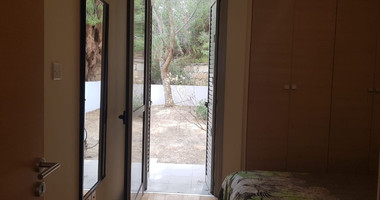 Fully furnished luxury 2 bedroom apartment with private garden for rent in Agios Tychonas