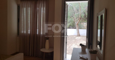 Fully furnished luxury 2 bedroom apartment with private garden for rent in Agios Tychonas