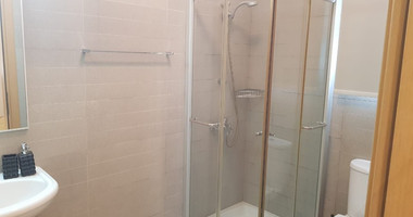 Fully furnished luxury 2 bedroom apartment with private garden for rent in Agios Tychonas