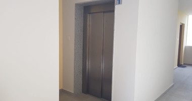 Fully furnished luxury 2 bedroom apartment with private garden for rent in Agios Tychonas