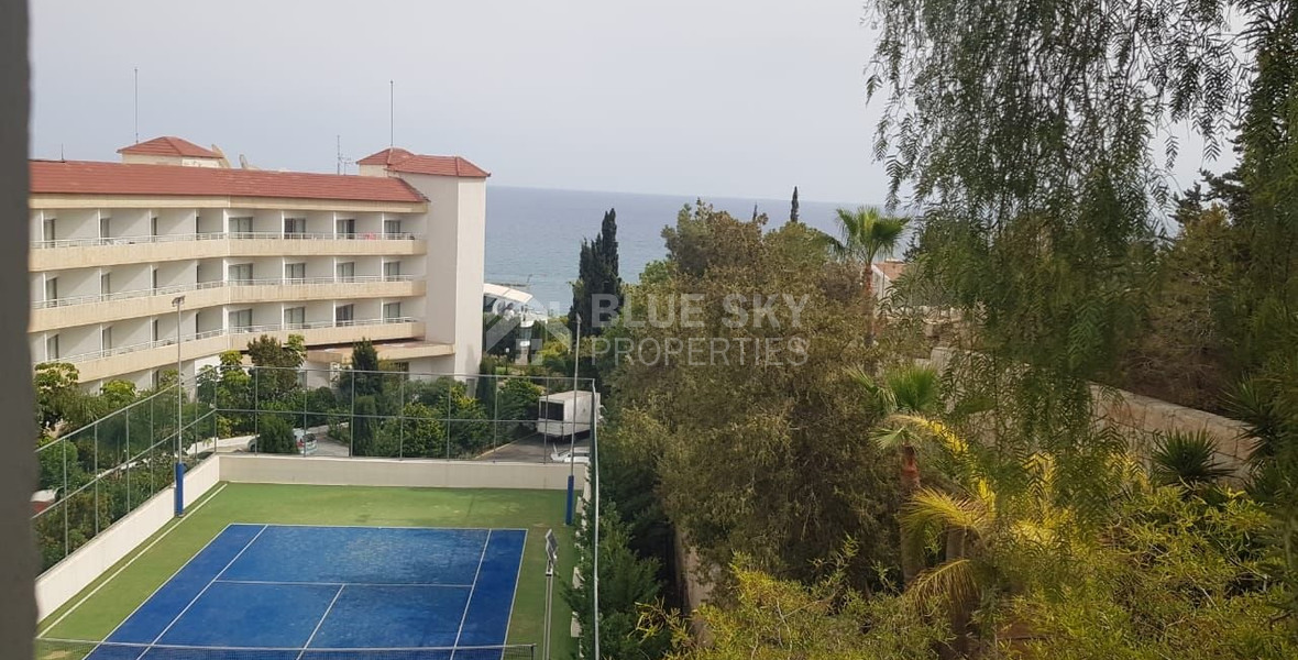 Fully furnished luxury 2 bedroom apartment with private garden for rent in Agios Tychonas