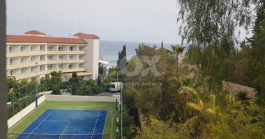 Fully furnished luxury 2 bedroom apartment with private garden for rent in Agios Tychonas