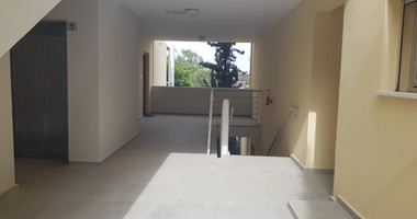 Fully furnished luxury 2 bedroom apartment with private garden for rent in Agios Tychonas