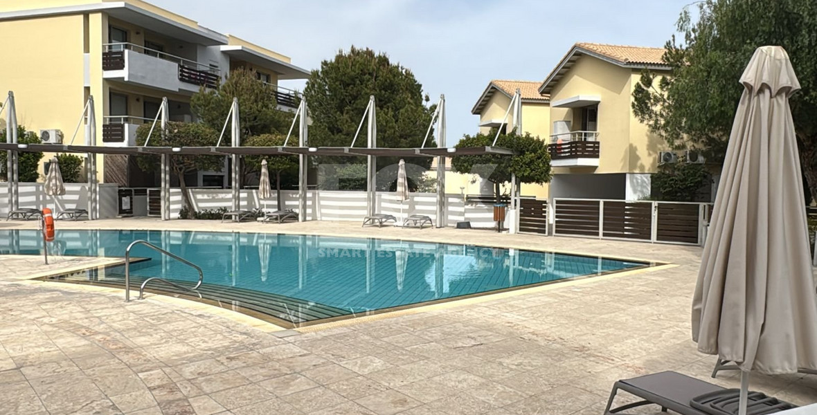 Fully furnished luxury 2 bedroom apartment with private garden for rent in Agios Tychonas