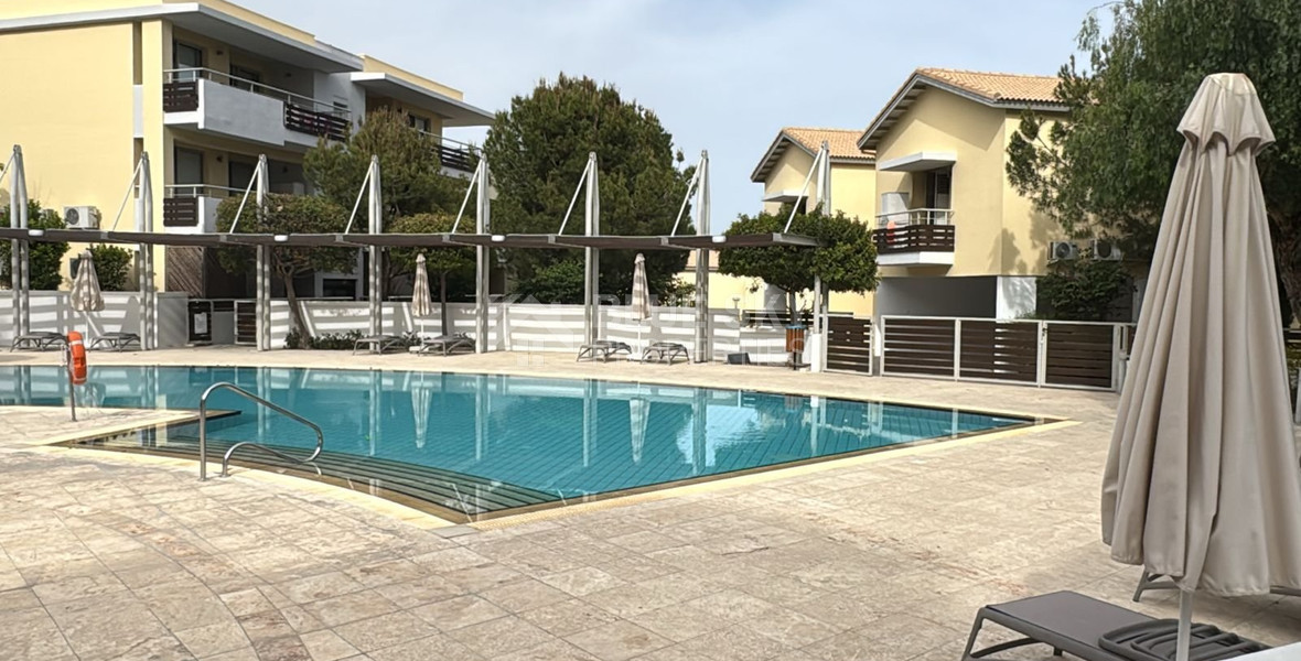 Fully furnished luxury 2 bedroom apartment with private garden for rent in Agios Tychonas