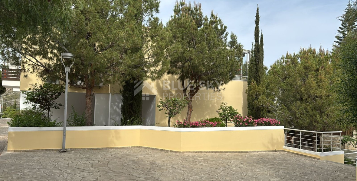 Fully furnished luxury 2 bedroom apartment with private garden for rent in Agios Tychonas