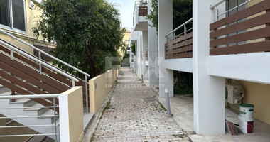 Fully furnished luxury 2 bedroom apartment with private garden for rent in Agios Tychonas