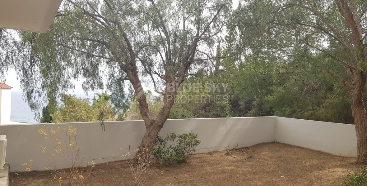 Fully furnished luxury 2 bedroom apartment with private garden for rent in Agios Tychonas