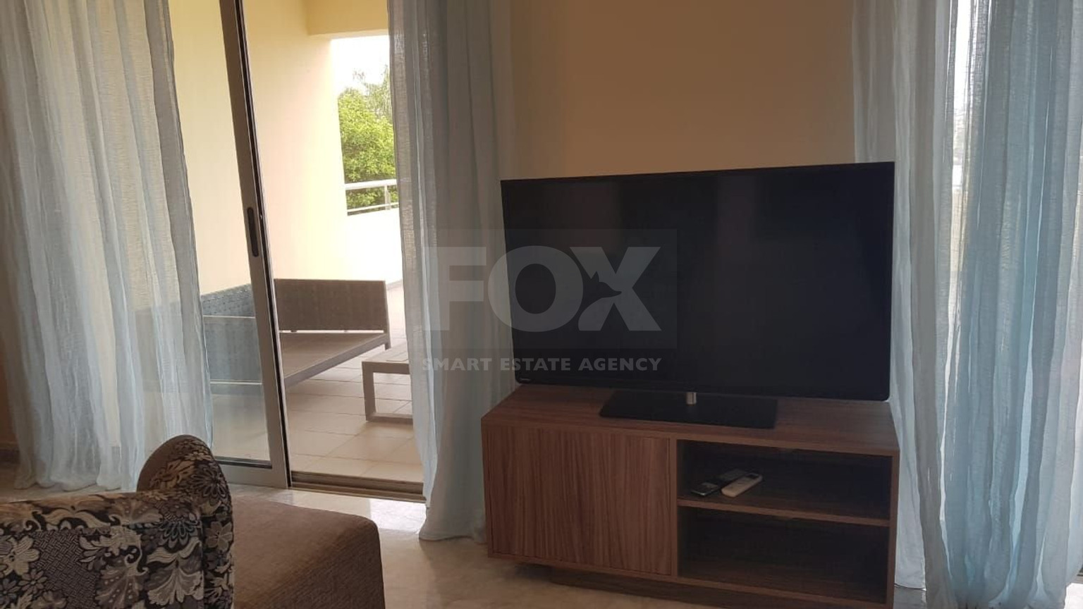 Fully furnished luxury 2 bedroom apartment with private garden for rent in Agios Tychonas