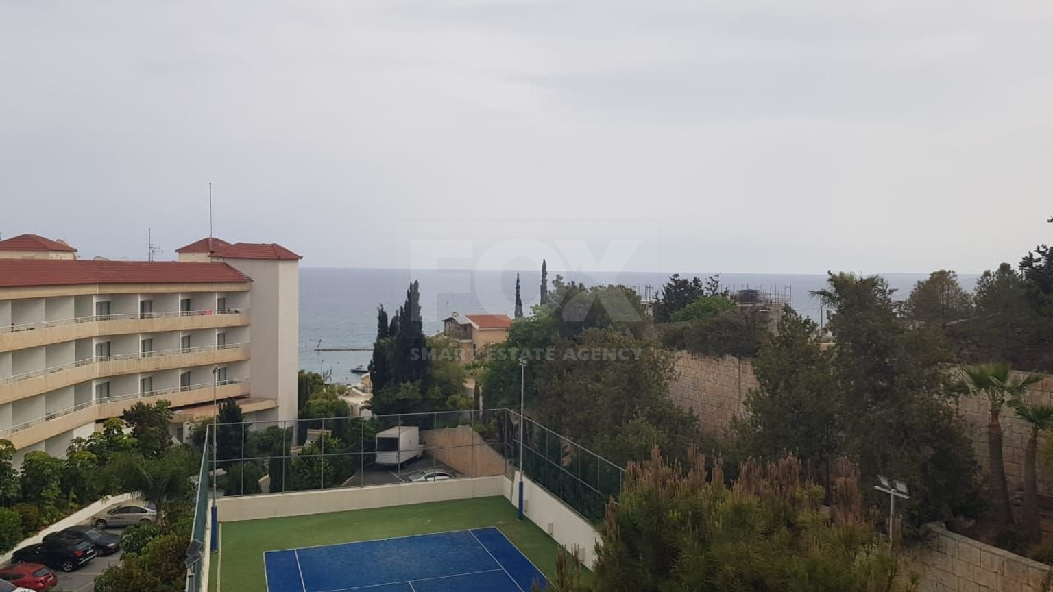 Fully furnished luxury 2 bedroom apartment with private garden for rent in Agios Tychonas
