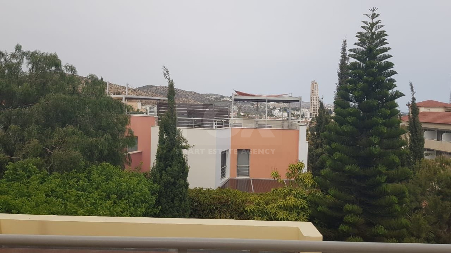 Fully furnished luxury 2 bedroom apartment with private garden for rent in Agios Tychonas