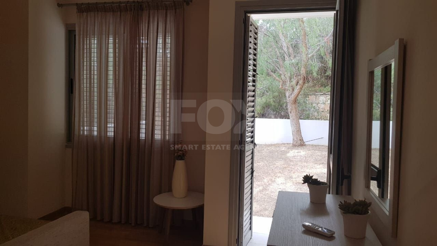 Fully furnished luxury 2 bedroom apartment with private garden for rent in Agios Tychonas