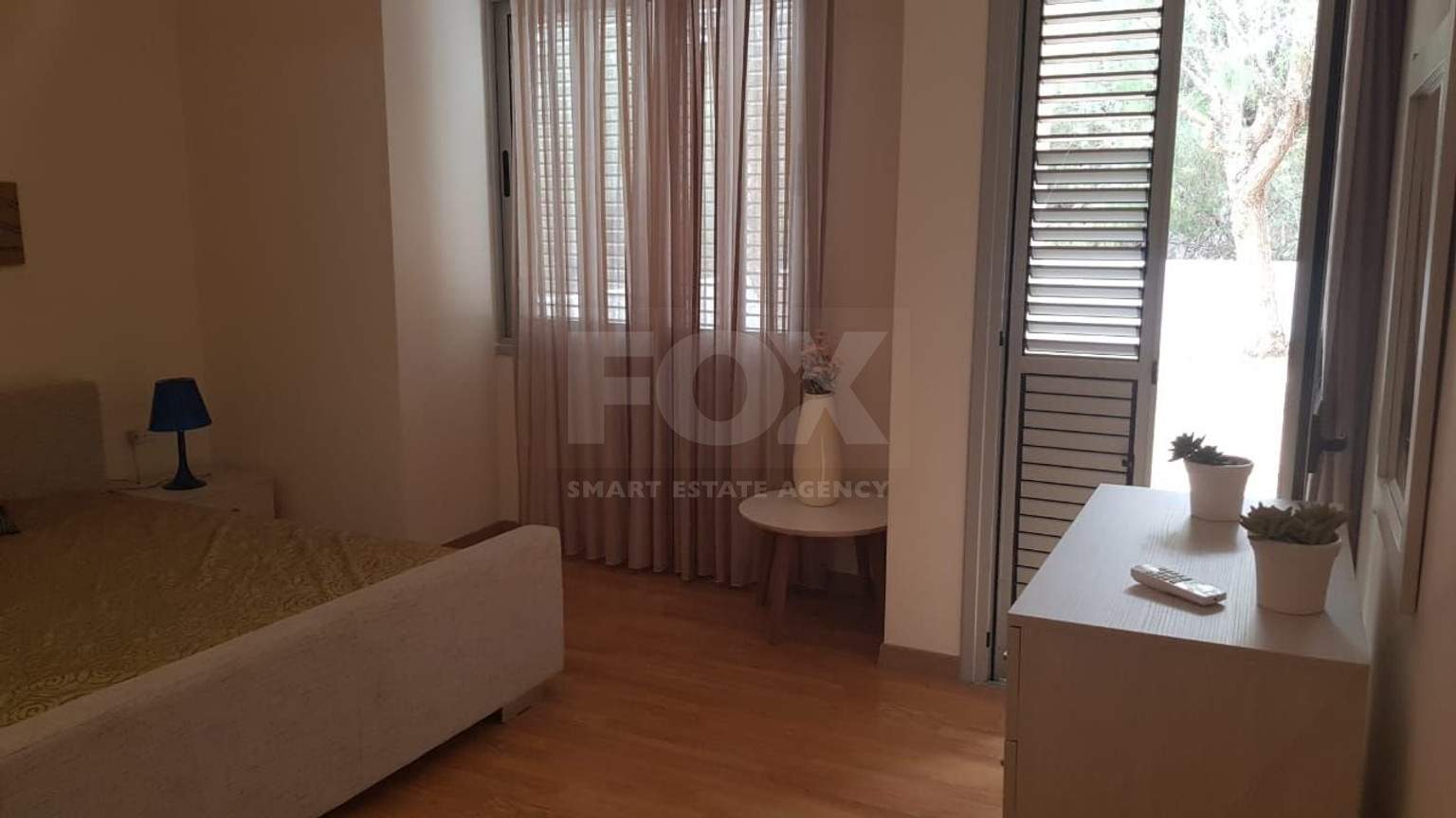 Fully furnished luxury 2 bedroom apartment with private garden for rent in Agios Tychonas
