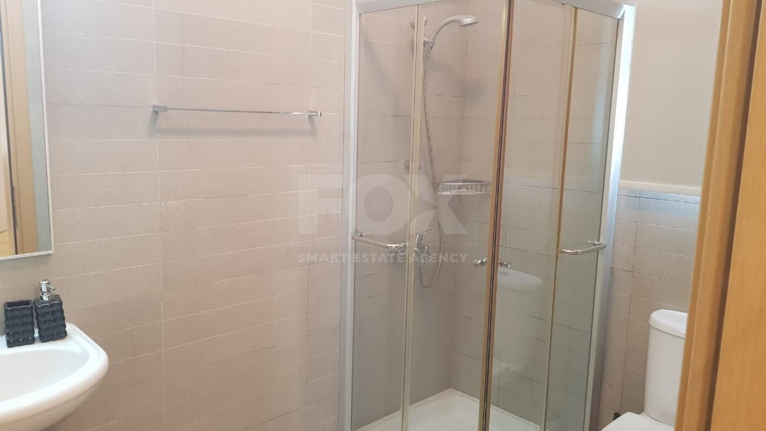 Fully furnished luxury 2 bedroom apartment with private garden for rent in Agios Tychonas