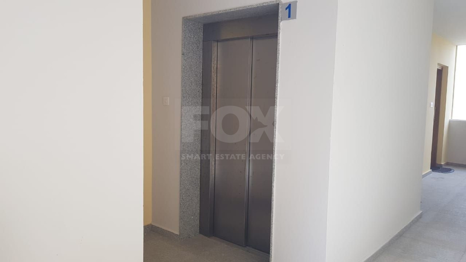 Fully furnished luxury 2 bedroom apartment with private garden for rent in Agios Tychonas