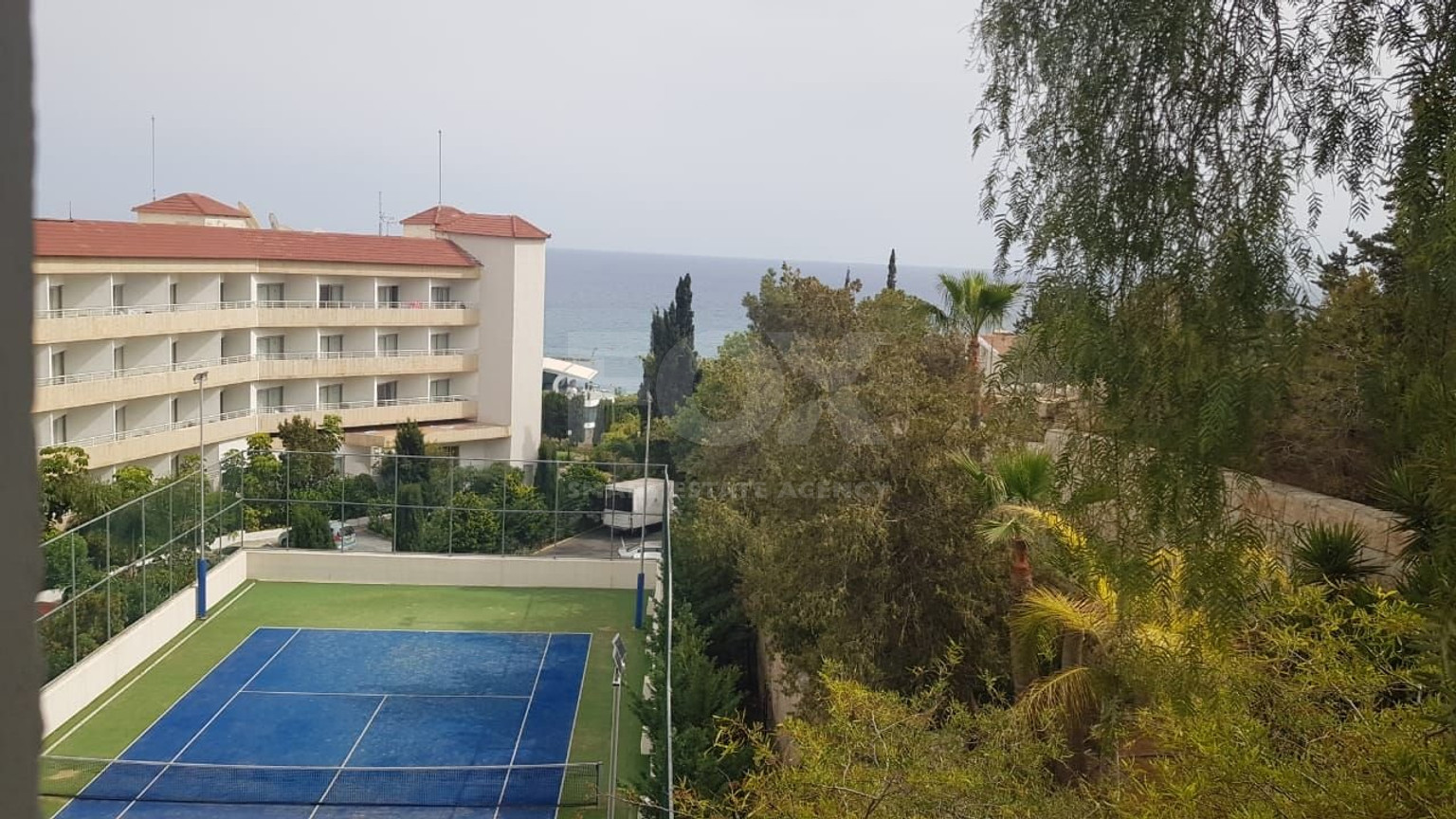Fully furnished luxury 2 bedroom apartment with private garden for rent in Agios Tychonas