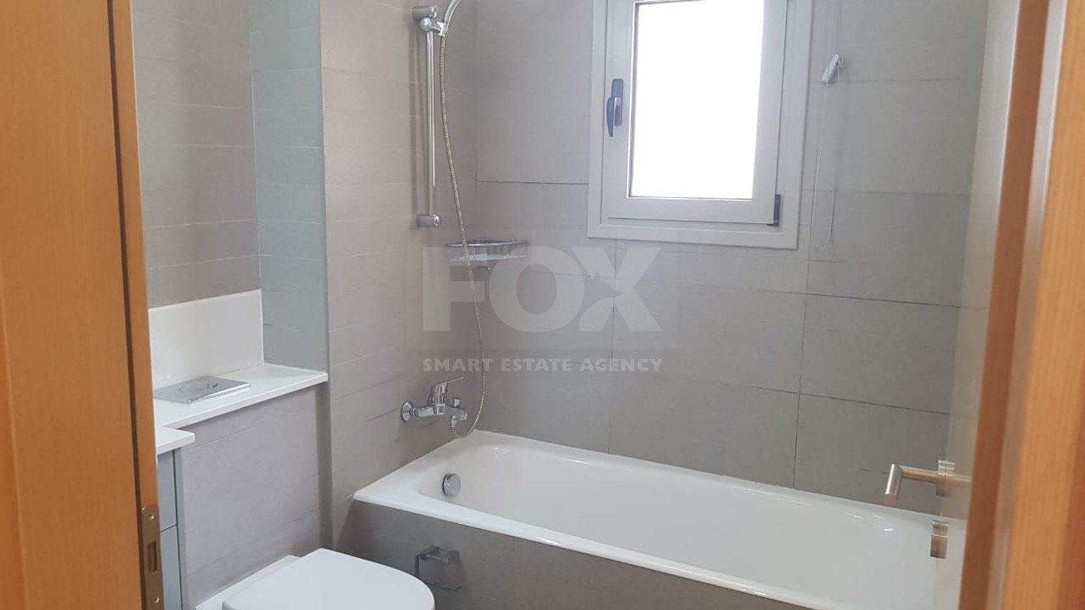 Fully furnished luxury 2 bedroom apartment with private garden for rent in Agios Tychonas