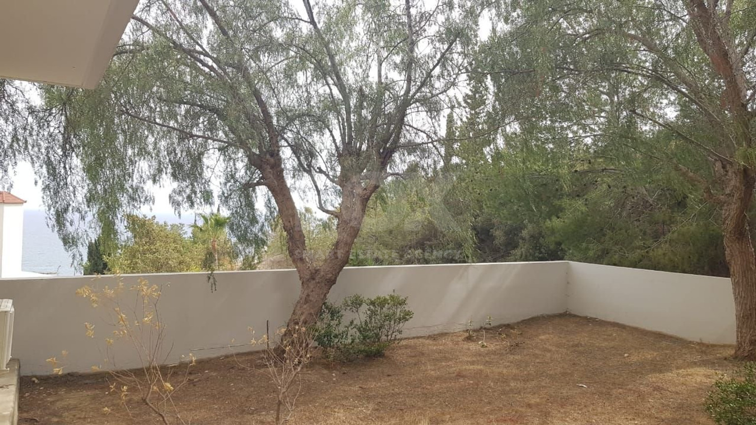 Fully furnished luxury 2 bedroom apartment with private garden for rent in Agios Tychonas