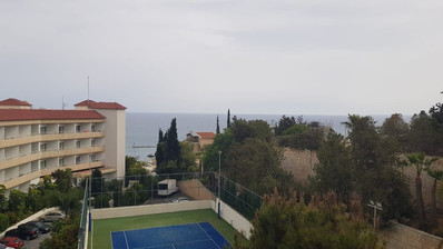 Fully furnished luxury 2 bedroom apartment with private garden for rent in Agios Tychonas