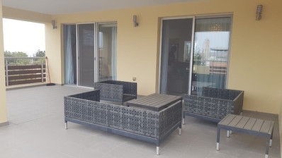 Fully furnished luxury 2 bedroom apartment with private garden for rent in Agios Tychonas
