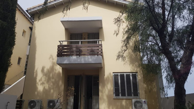 Fully furnished luxury 2 bedroom apartment with private garden for rent in Agios Tychonas