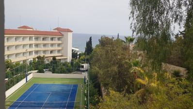 Fully furnished luxury 2 bedroom apartment with private garden for rent in Agios Tychonas