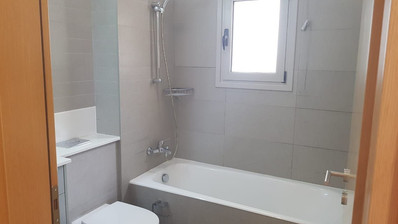 Fully furnished luxury 2 bedroom apartment with private garden for rent in Agios Tychonas