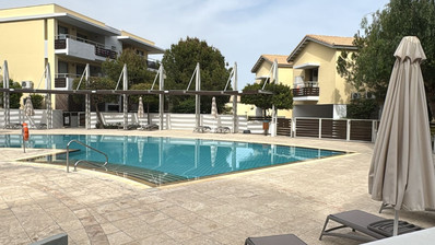 Fully furnished luxury 2 bedroom apartment with private garden for rent in Agios Tychonas