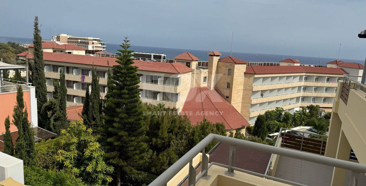 Luxury 2 bedroom apartment with private garden in villa complex available for rent