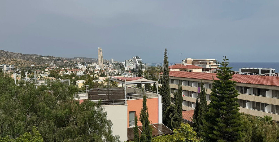 Luxury 2 bedroom apartment with private garden in villa complex available for rent