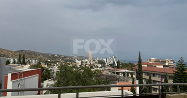 Luxury 2 bedroom apartment with private garden in villa complex available for rent