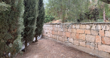 Luxury 2 bedroom apartment with private garden in villa complex available for rent