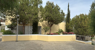 Luxury 2 bedroom apartment with private garden in villa complex available for rent