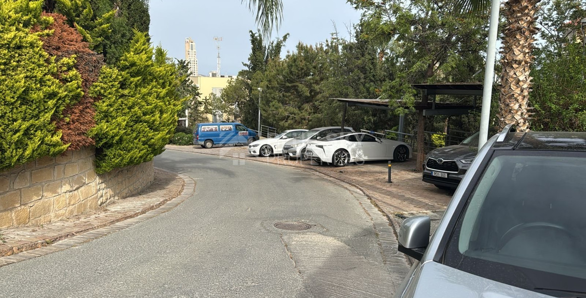 Luxury 2 bedroom apartment with private garden in villa complex available for rent