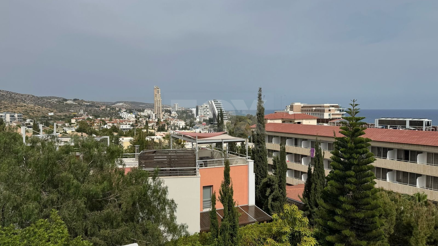 Luxury 2 bedroom apartment with private garden in villa complex available for rent