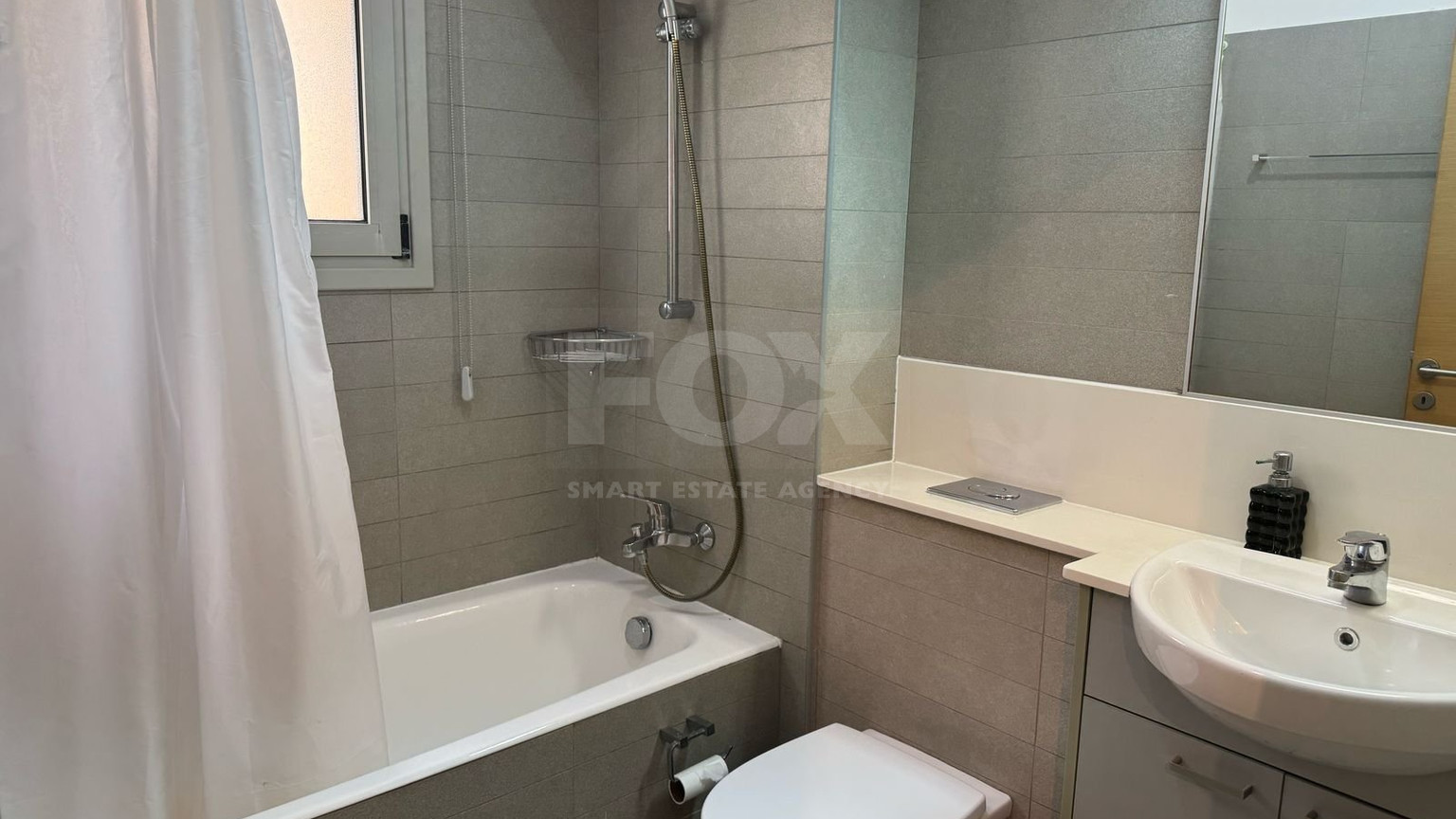 Luxury 2 bedroom apartment with private garden in villa complex available for rent