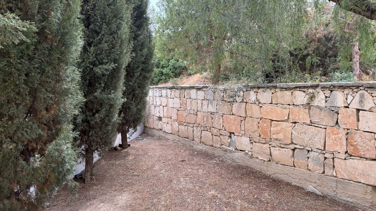 Luxury 2 bedroom apartment with private garden in villa complex available for rent