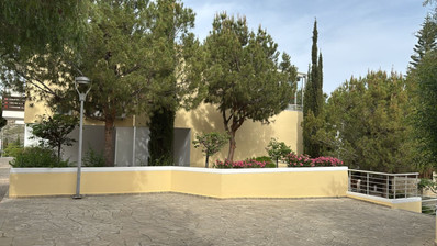 Luxury 2 bedroom apartment with private garden in villa complex available for rent