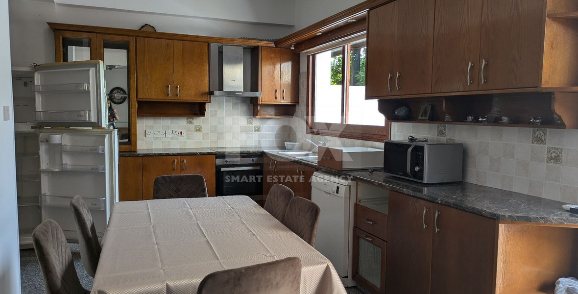 Spacious ground floor 2-storey furnished apartment with three bedrooms in Geroskipou, for rent