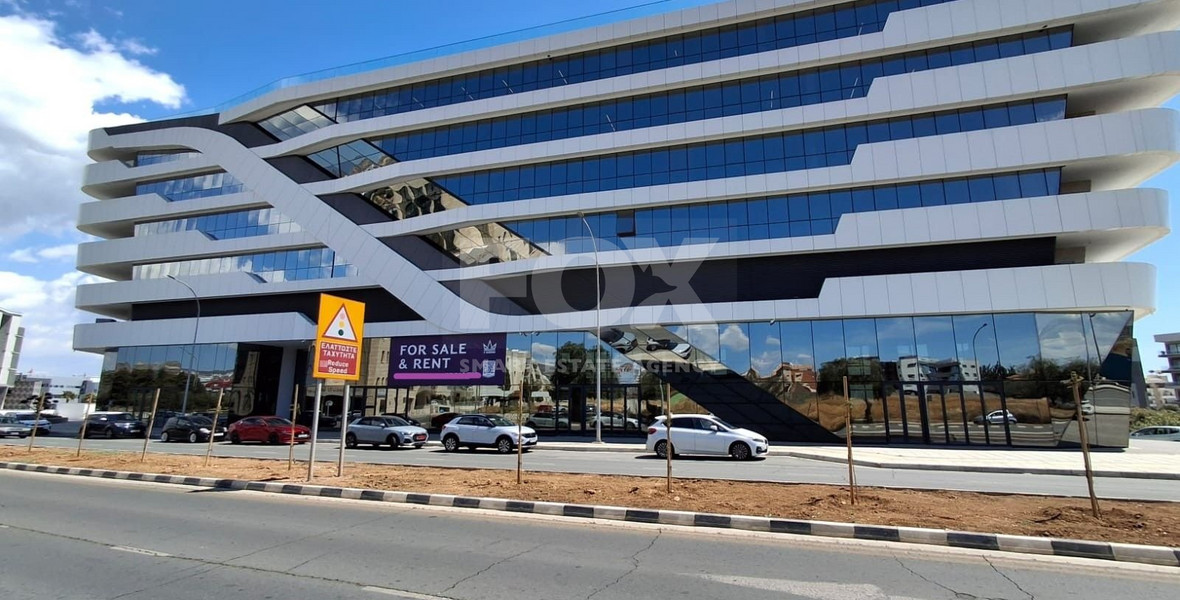 Modern Unfurnished Showroom For Rent in Mesa Geitonia
