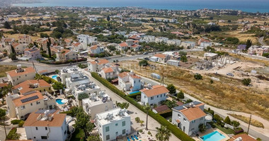 For sale: Two bedroom house in Peyia, with seperate title deeds