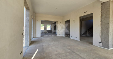 Spacious 7 Bedroom House In Scenic Kalogyros For Sale
