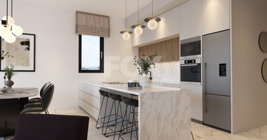 Three bedroom penthouse with private roof garden for sale in Central Mesa Geitonia