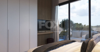 Three bedroom penthouse with private roof garden for sale in Central Mesa Geitonia