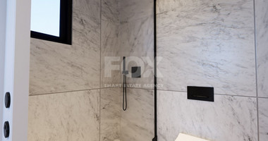 Three bedroom penthouse with private roof garden for sale in Central Mesa Geitonia