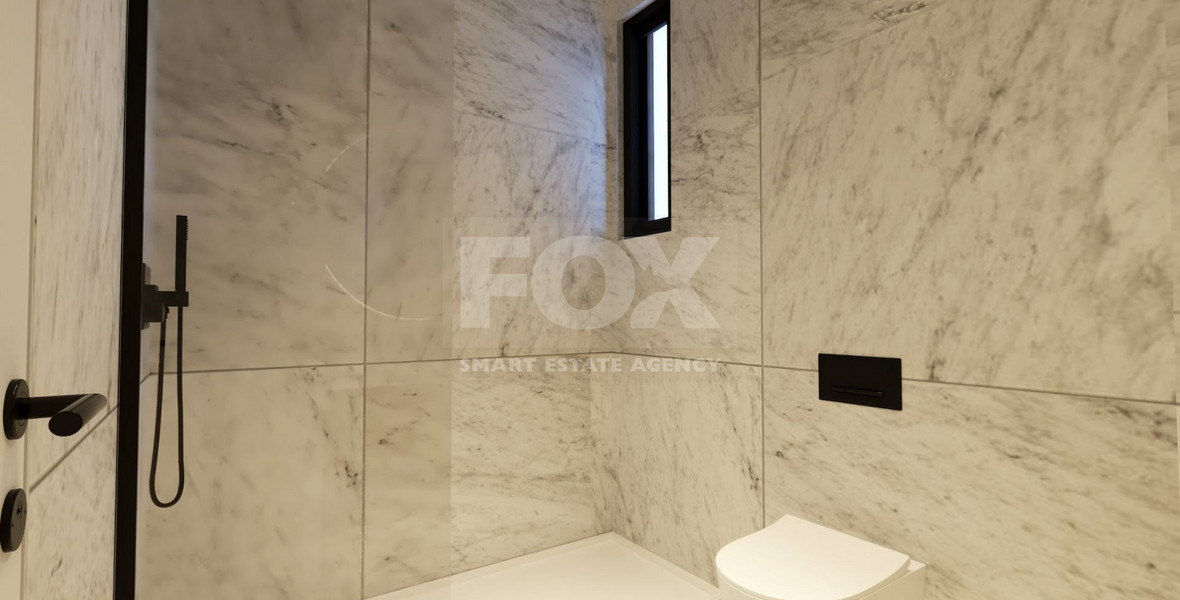 Three bedroom penthouse with private roof garden for sale in Central Mesa Geitonia